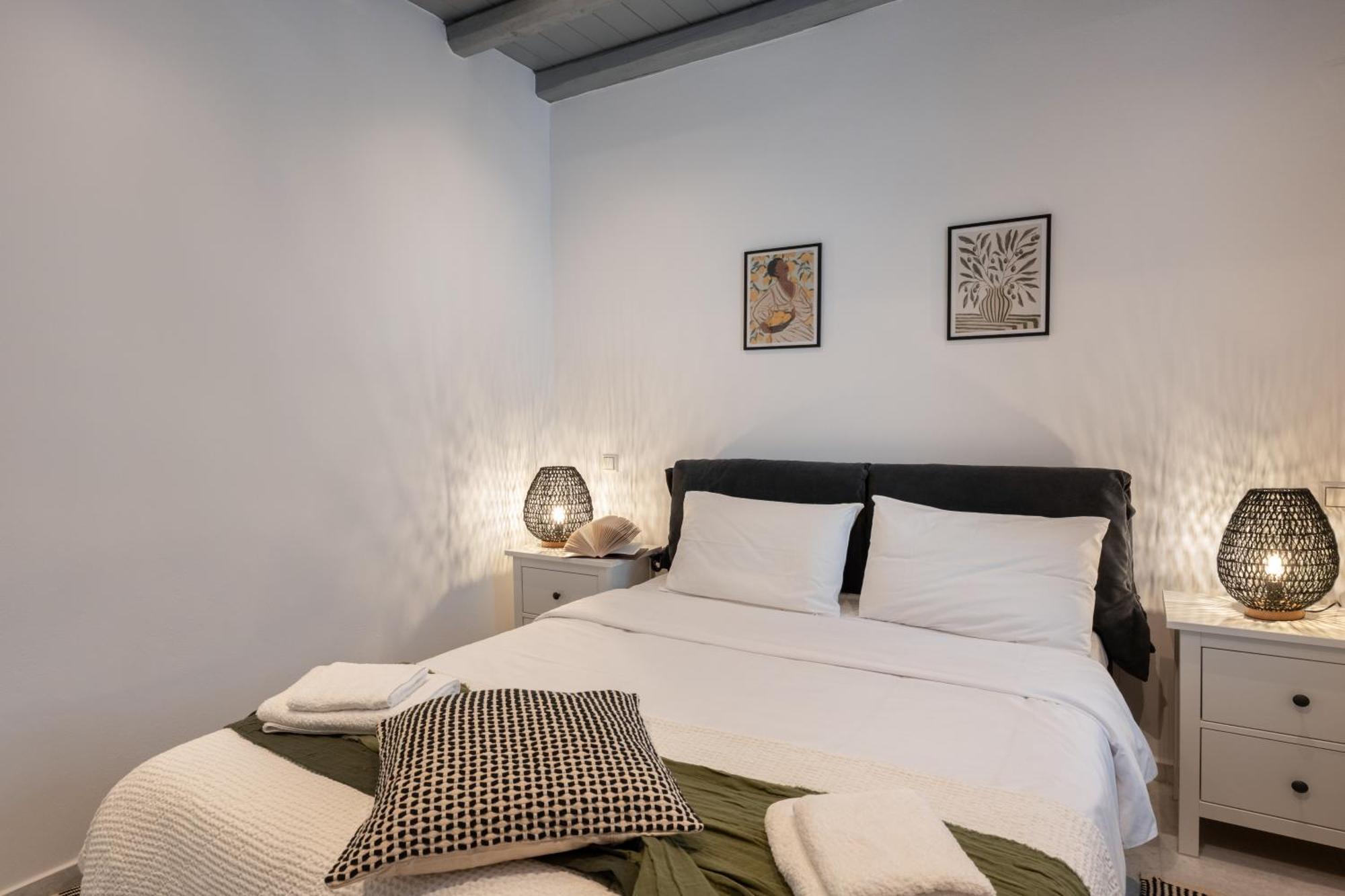 Caper-2 Bedroom Traditional Home With Amazing View Náousa Exteriör bild