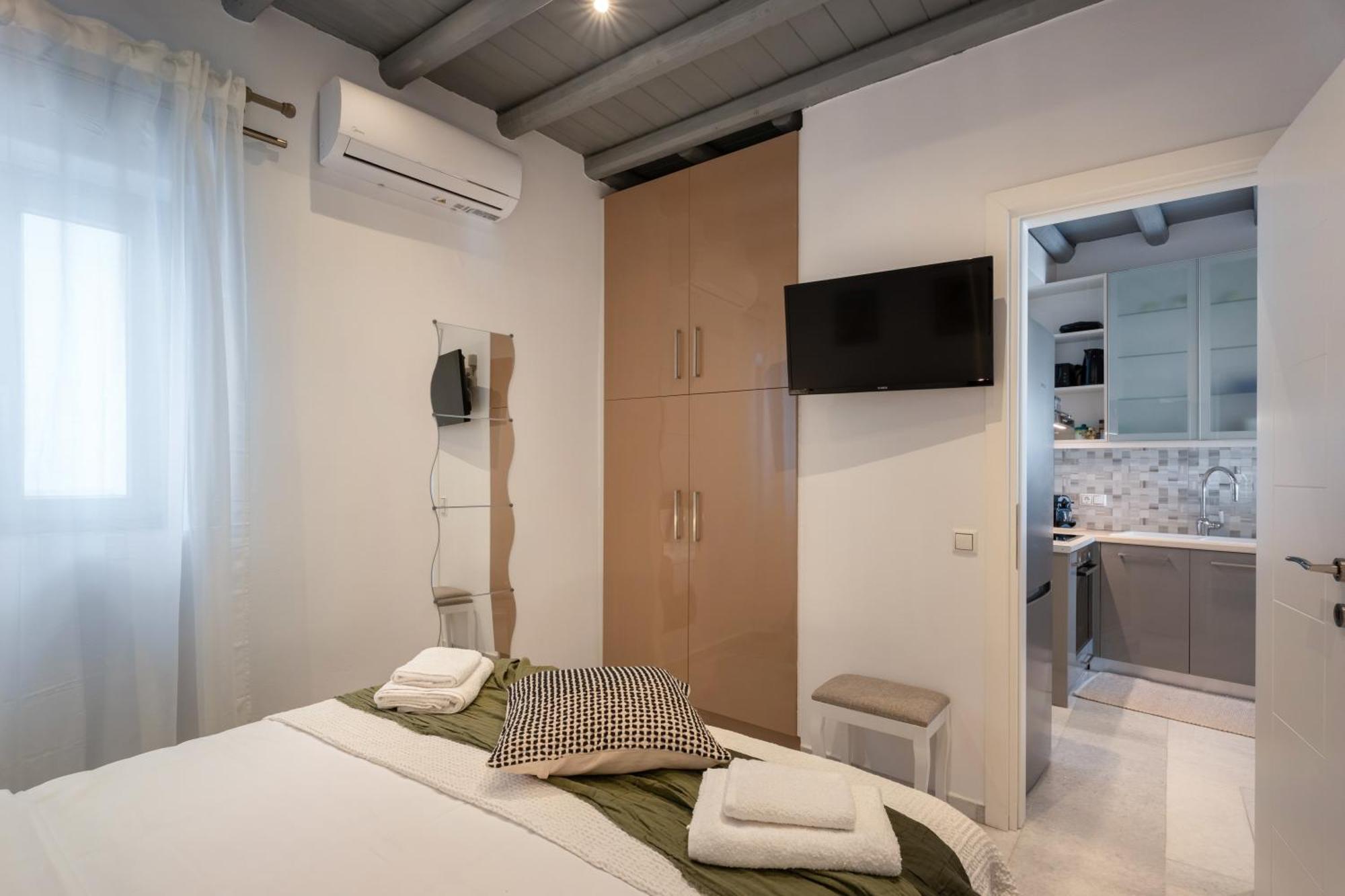 Caper-2 Bedroom Traditional Home With Amazing View Náousa Exteriör bild