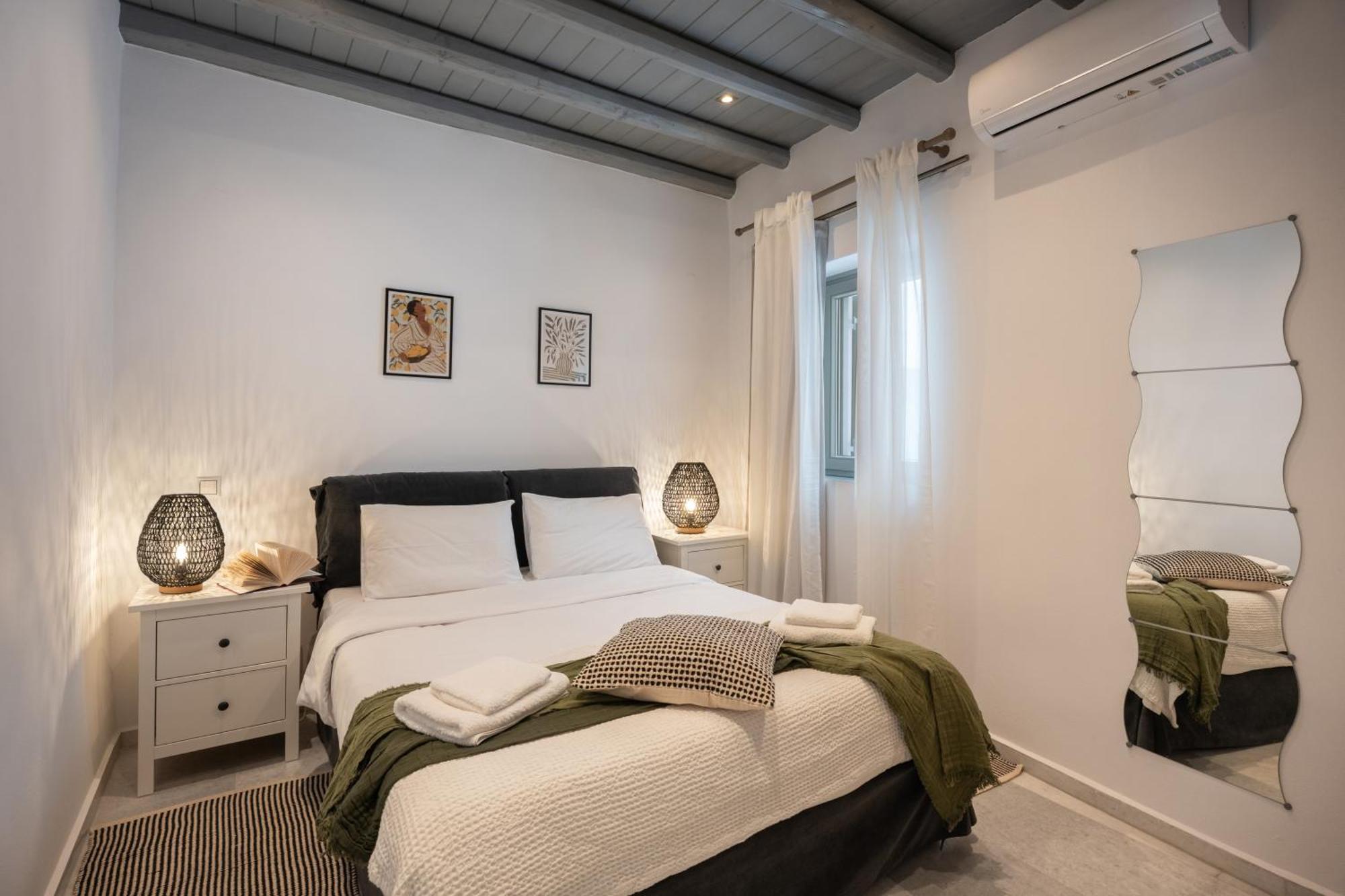Caper-2 Bedroom Traditional Home With Amazing View Náousa Exteriör bild