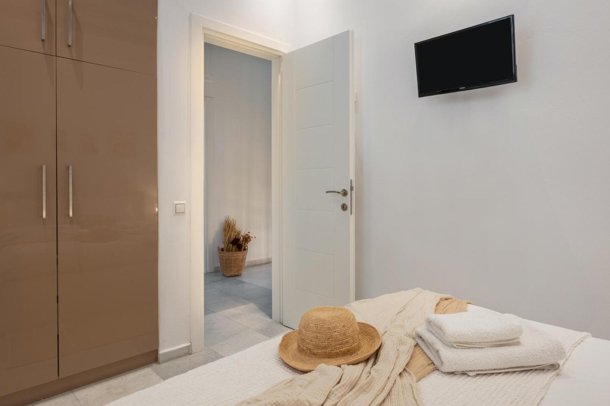 Caper-2 Bedroom Traditional Home With Amazing View Náousa Exteriör bild