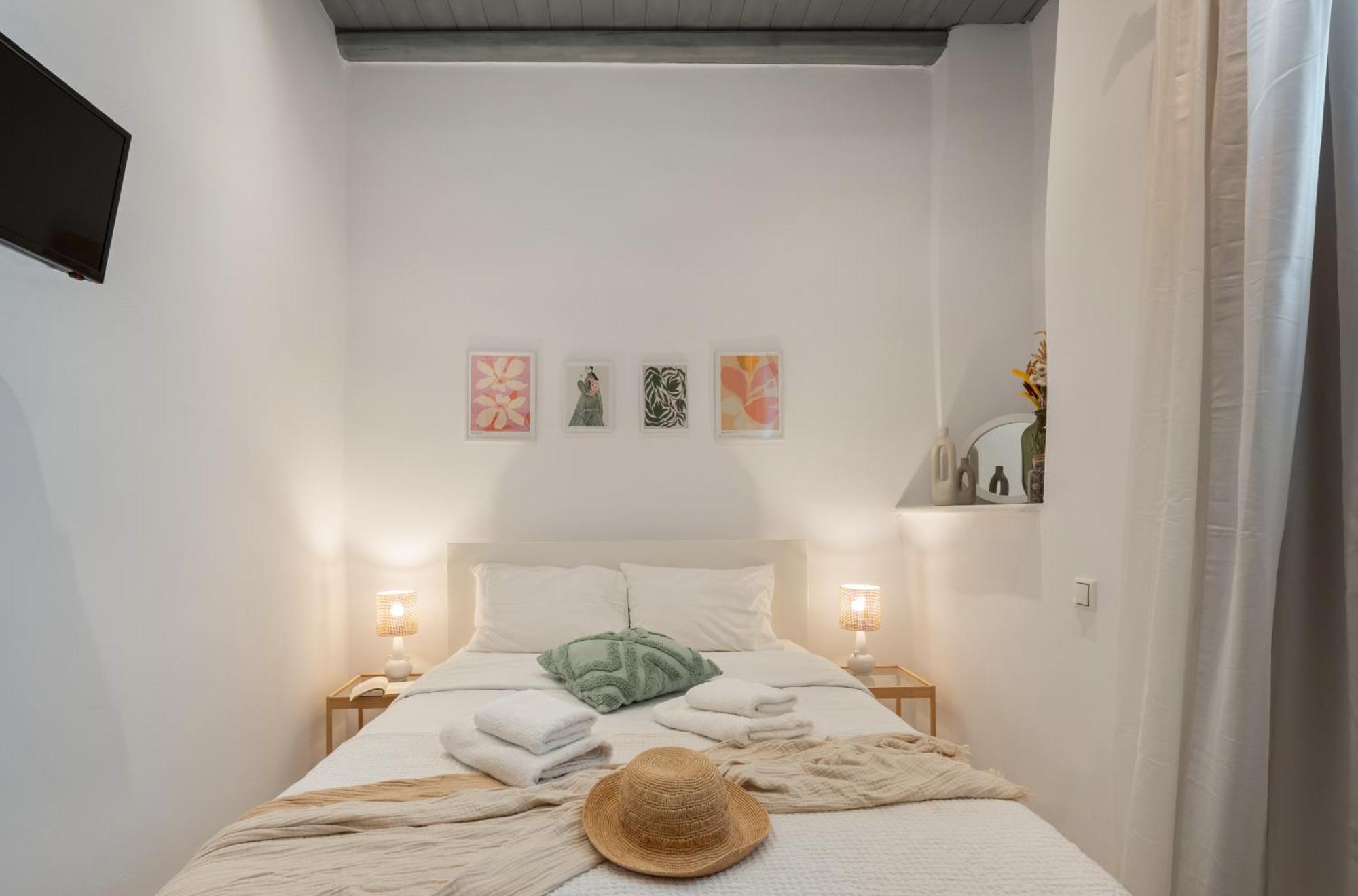 Caper-2 Bedroom Traditional Home With Amazing View Náousa Exteriör bild