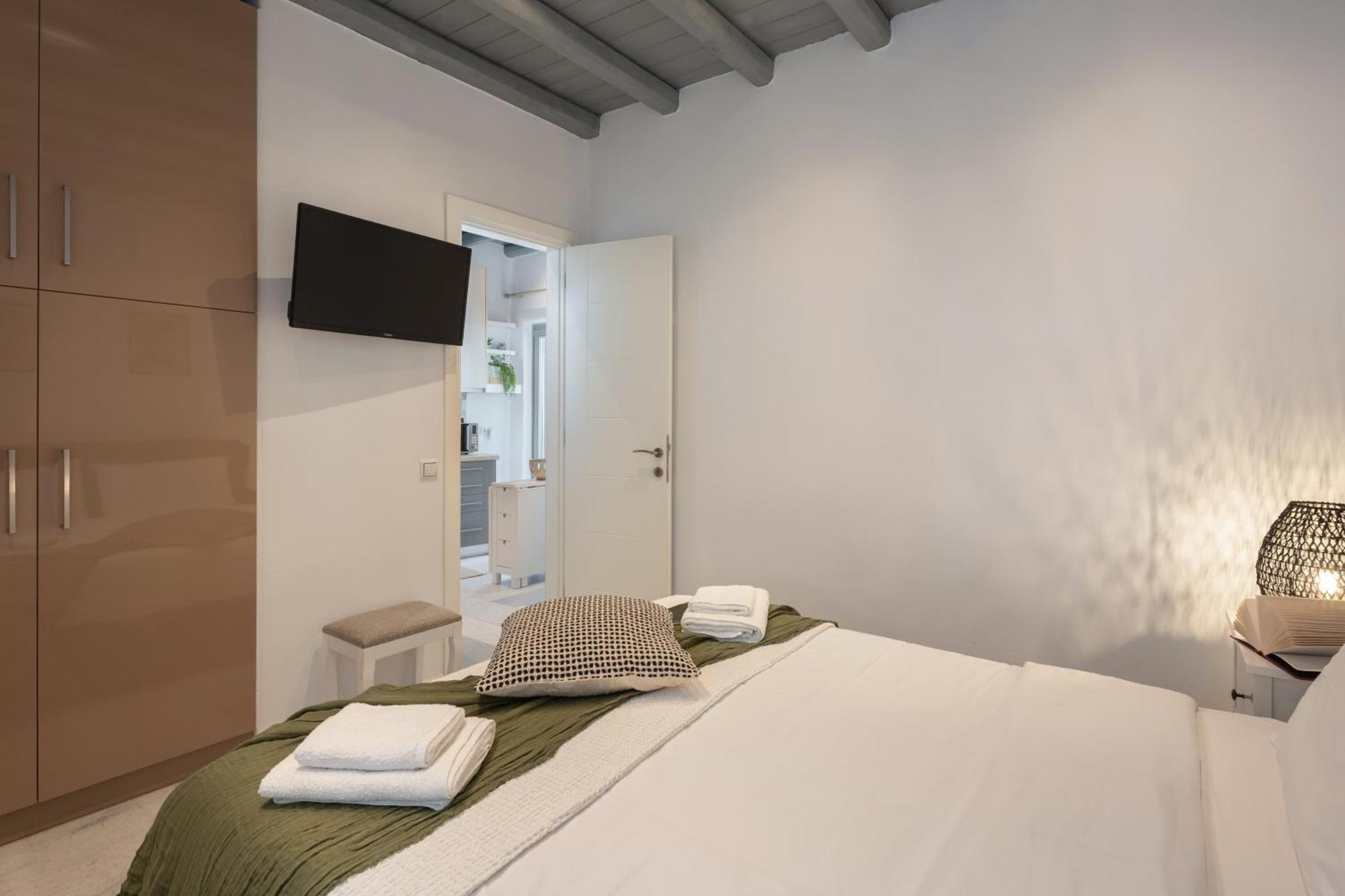 Caper-2 Bedroom Traditional Home With Amazing View Náousa Exteriör bild